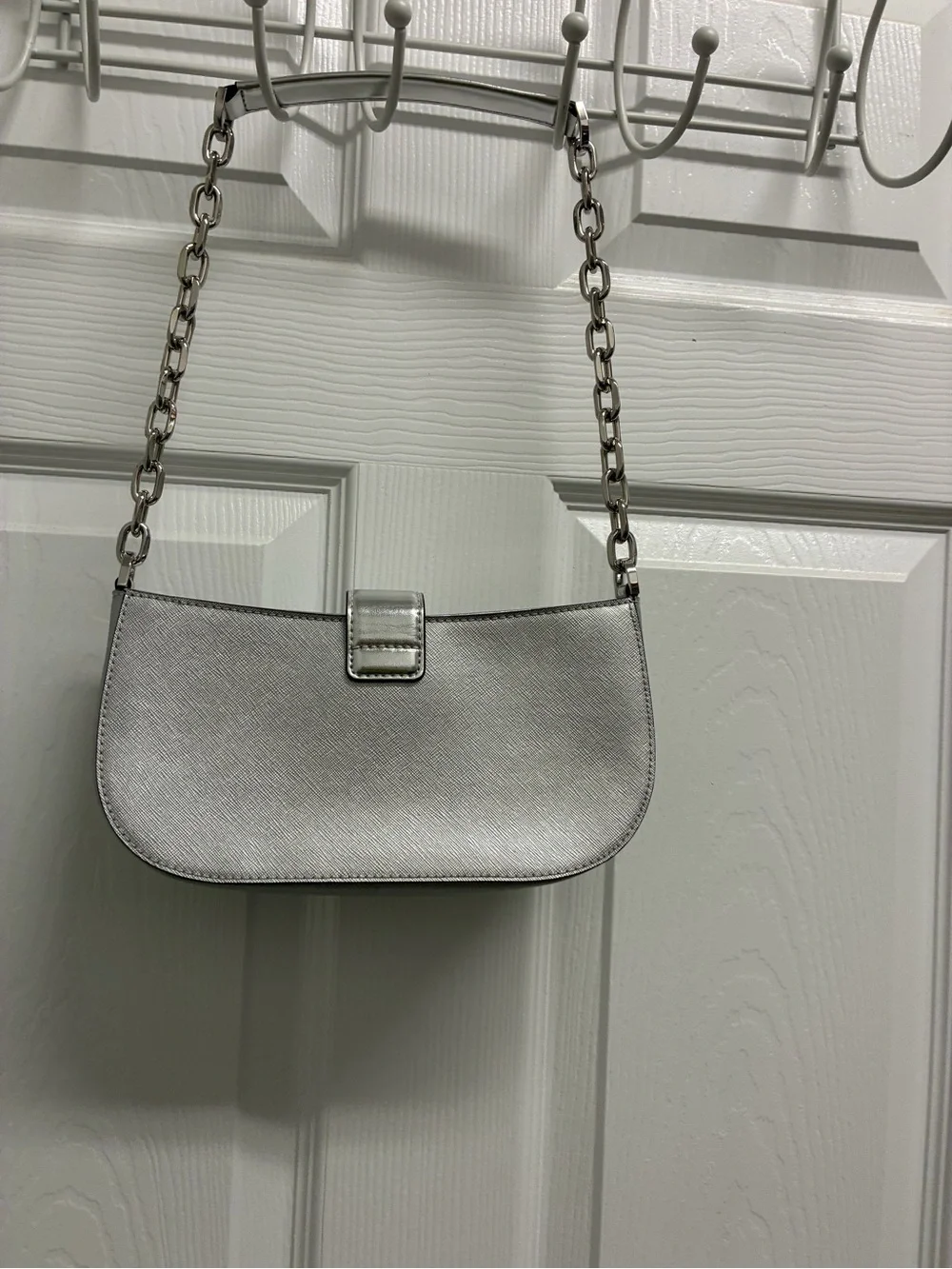 Silver ladies dress Bag - Sleek Metallic Design
